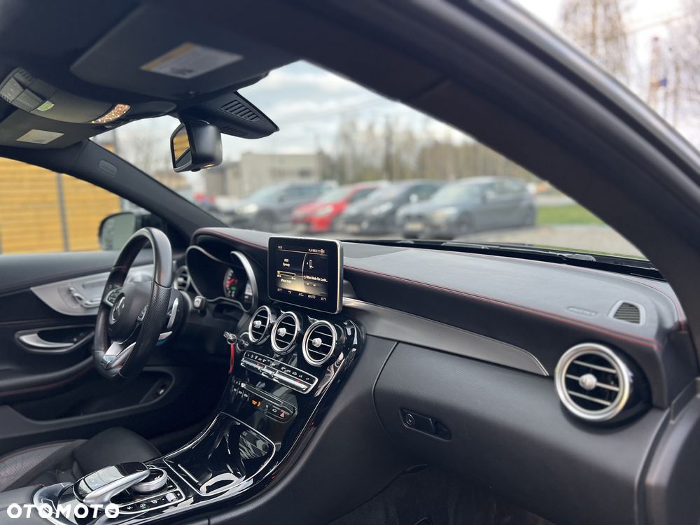 Mercedes-Benz Klasa C AMG 43 4-Matic - 28