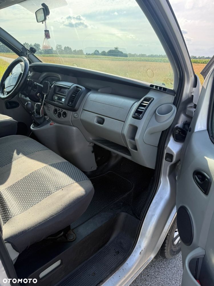 Renault Trafic Passenger - 13