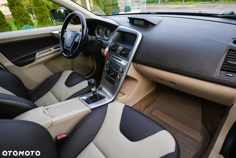 Volvo XC 60 D5 AWD - 32