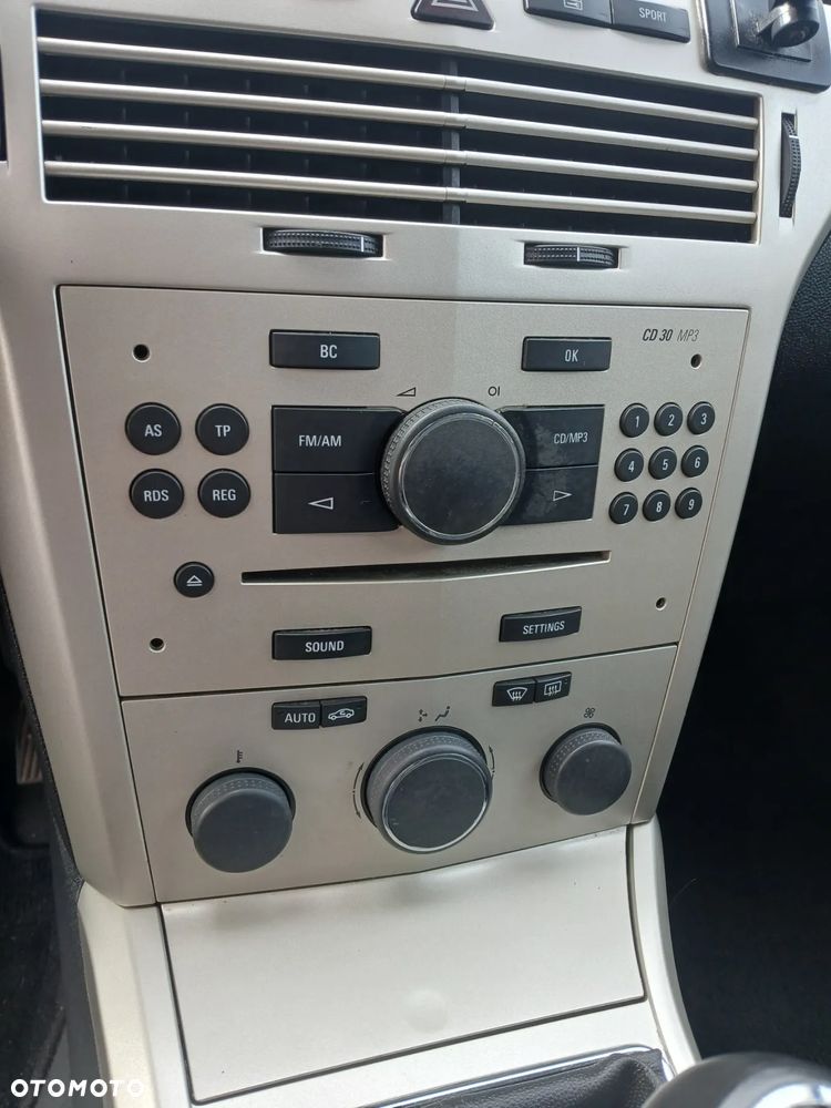 Opel Astra GTC 1.6 Sport - 36