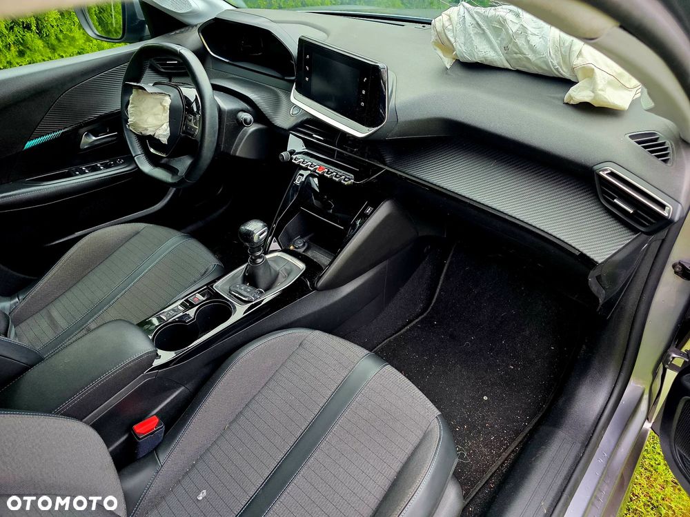 Peugeot 208 Benzin 100 Allure - 11