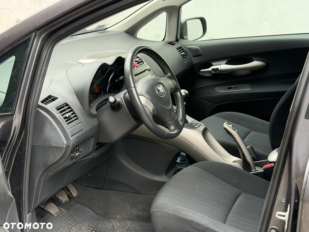 Toyota Auris 2009 photo 5