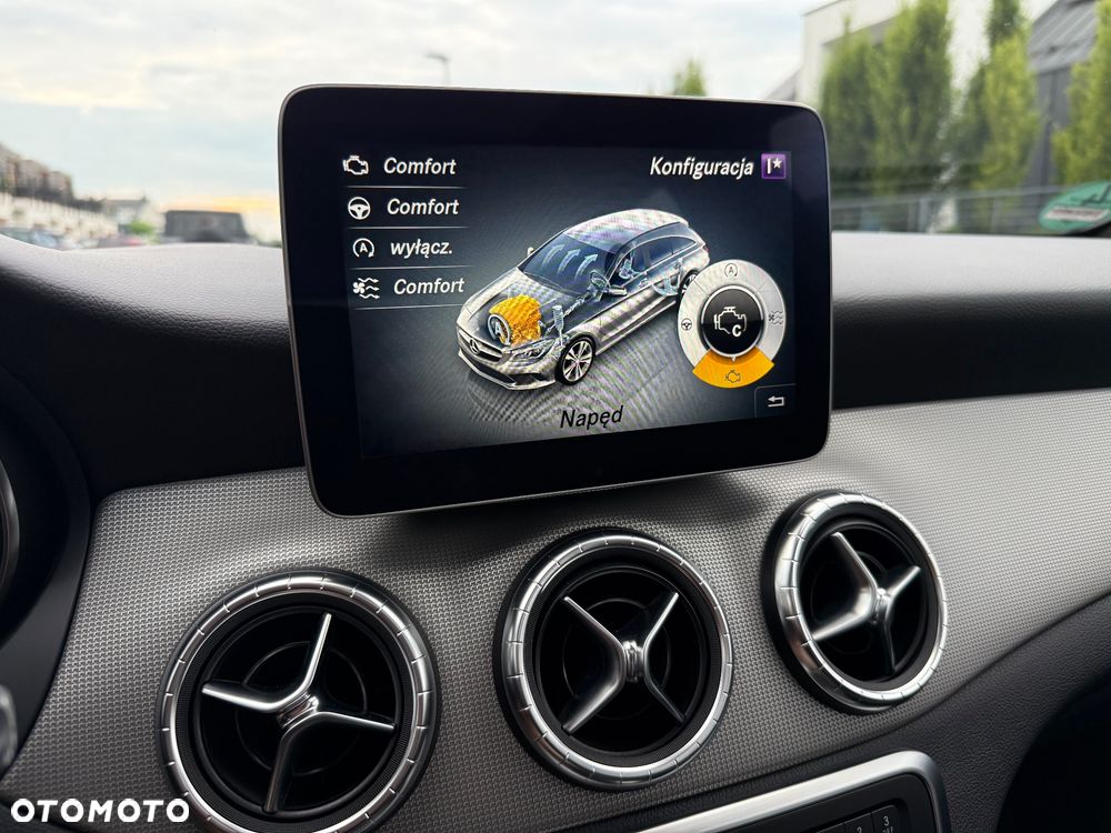 Mercedes-Benz CLA 180 7G-DCT Peak Edition - 28