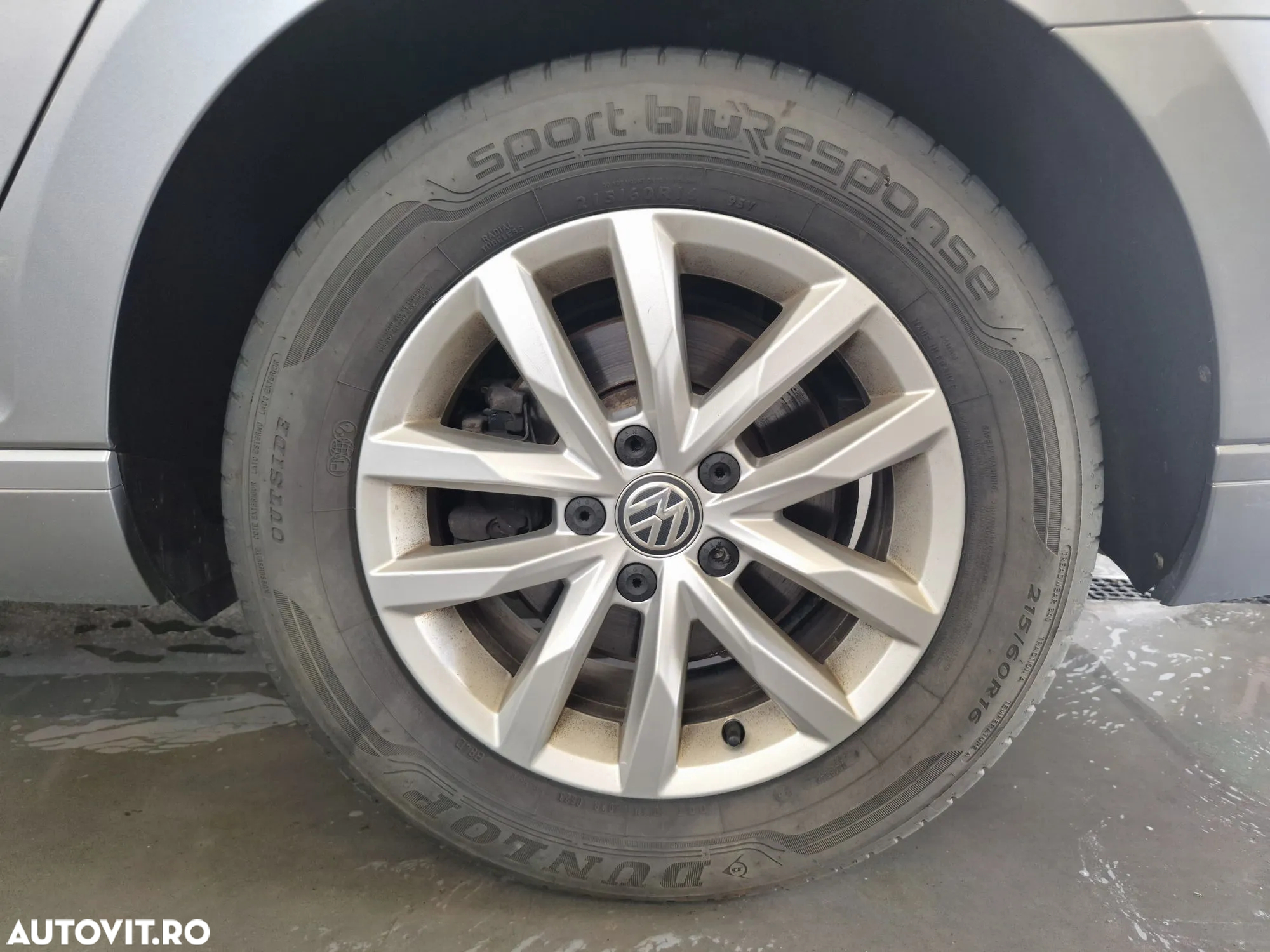 Volkswagen Passat - 31