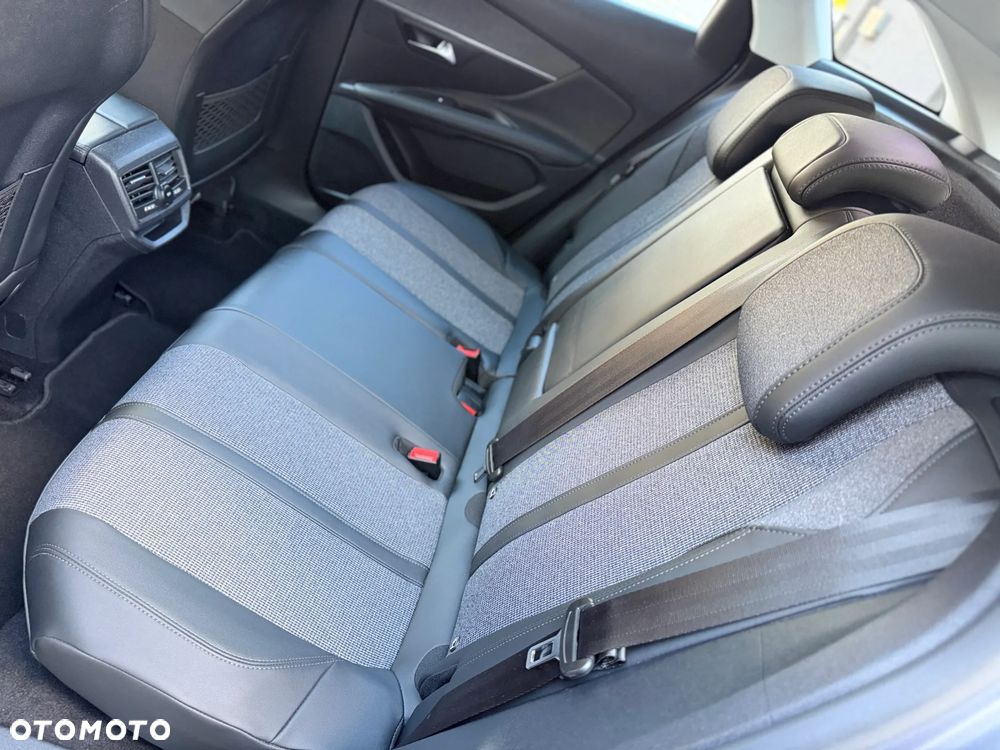 Peugeot 3008 1.2 PureTech Allure S&S EAT8 - 21