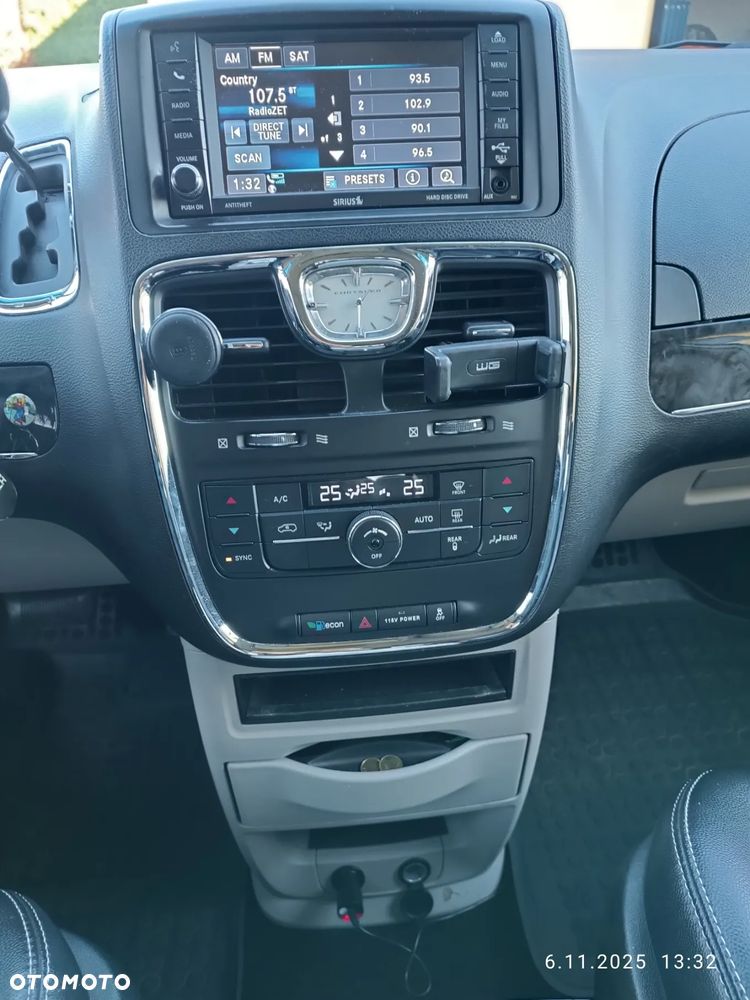 Chrysler Town & Country 3.6 Touring - 13