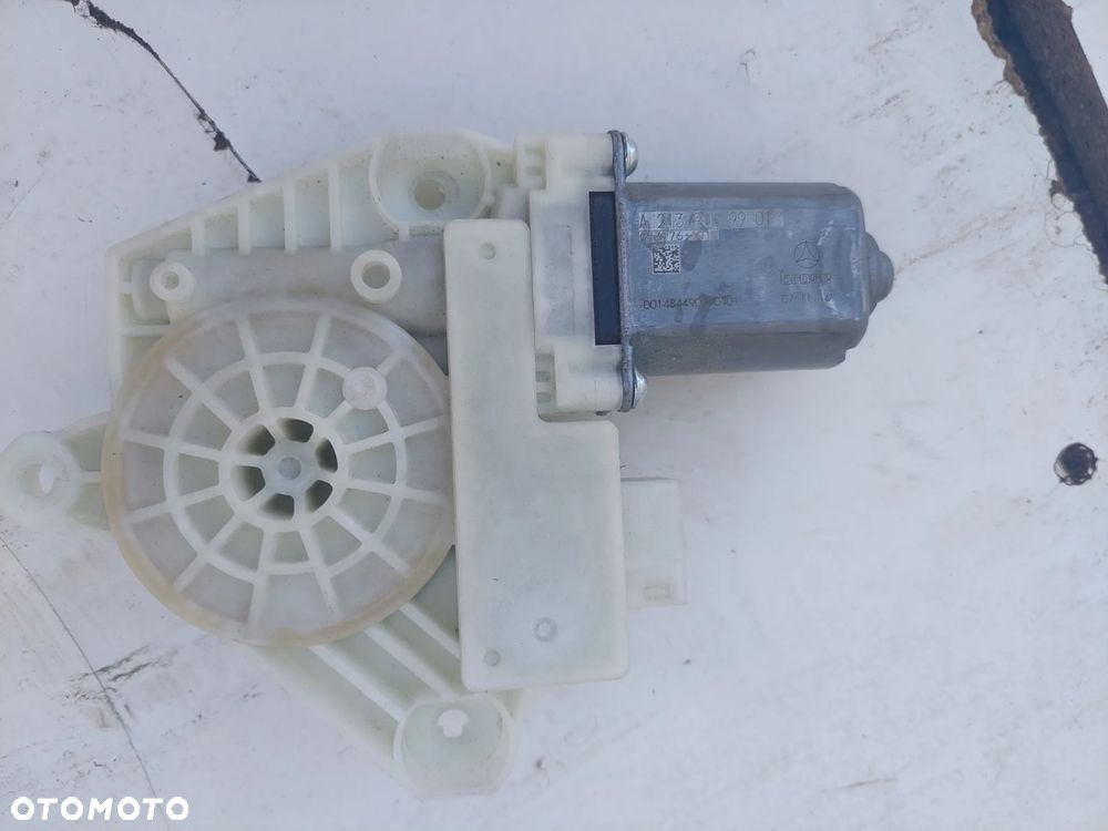 MERCEDES C W205 W213 SILNICZEK LEWY PRZÓD A2139069901