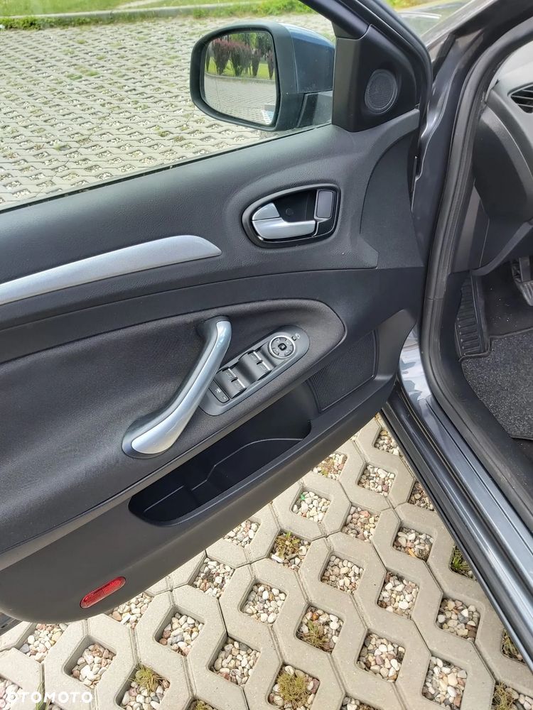 Ford Mondeo 1.8 TDCi Silver X - 24