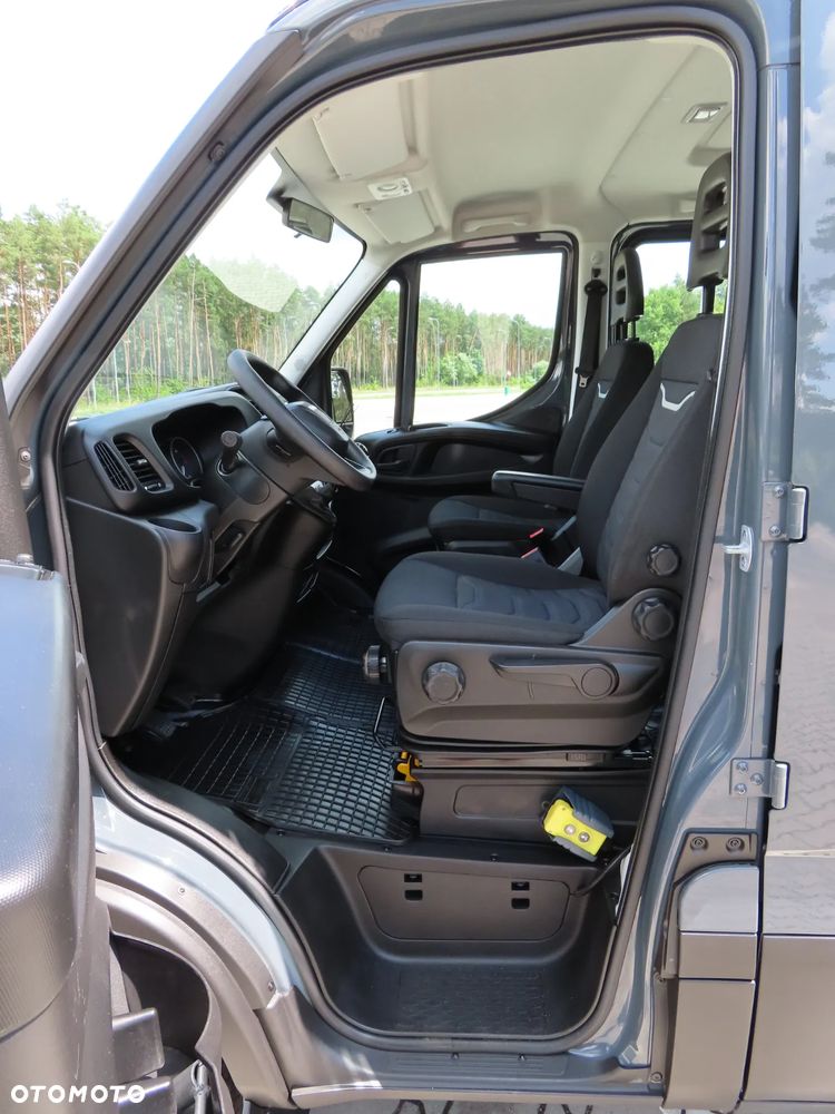 Iveco DAILY 35C16 Doka Dubel Brygadowy MIXTO 6-Cio Os.+755 Kg Ład. Wywrotka Kiper Wywrot x 3 str. 3100 mm Długość + Stelaż i Plandeka 2100 mm Wysokość Renomowanej Firmy RomCar Rozstaw Osi 3750 mm Blokada Tylnego Mostu WZMACNIANY HAK 3500 Kg 55 Tys Km Przeb. Stan Auta JAK NOWY POLECAM - 34