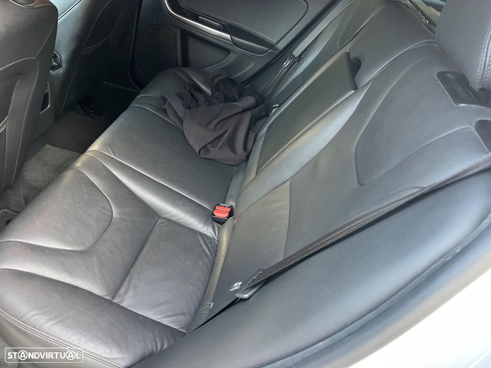 Volvo V60 D6 Plug-In-Hybrid AWD Geartronic Pure Limited - 27