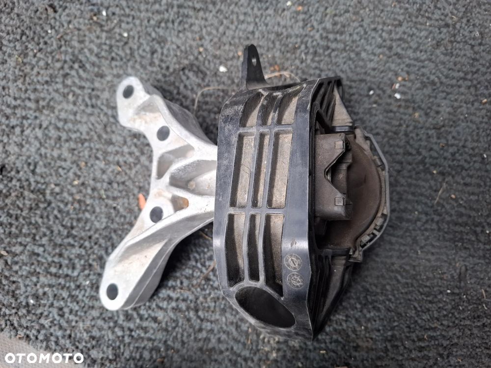 PEUGEOT 208 II CORSA 1.2 THP ŁAPA PODUSZKA SILNIKA 243444 - 1