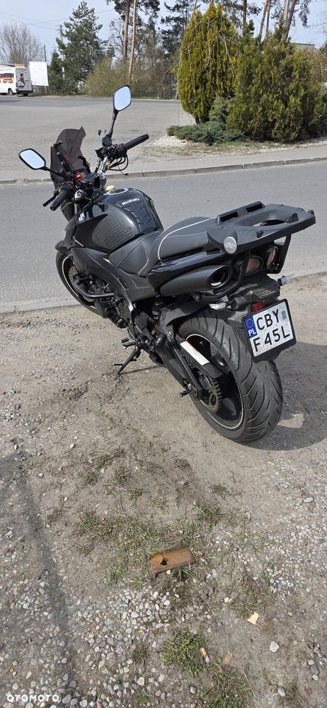 Suzuki GSR - 2