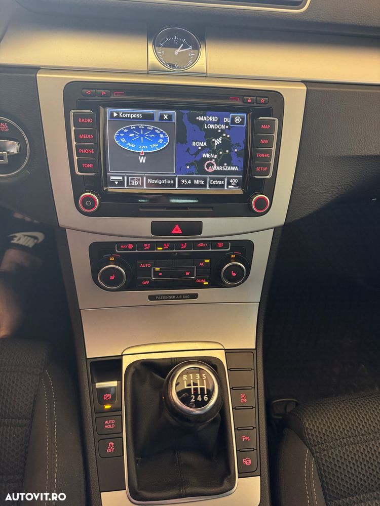 Volkswagen Passat 2.0 TDI DPF Blue TDI Comfortline - 25