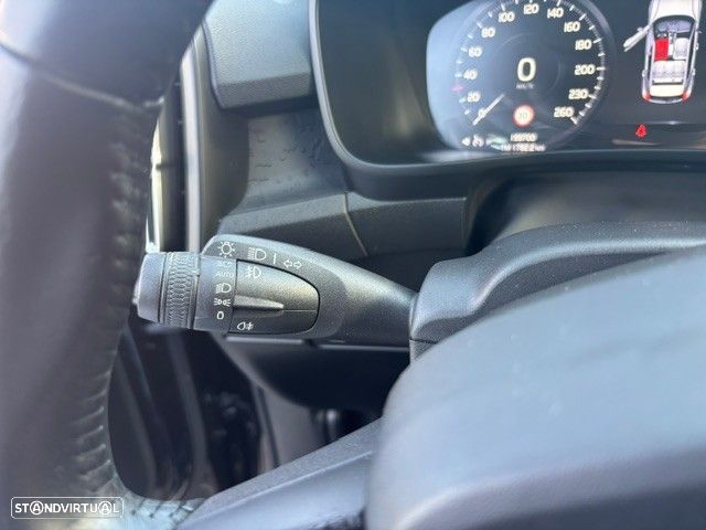 Volvo XC 40 2.0 D3 - 21