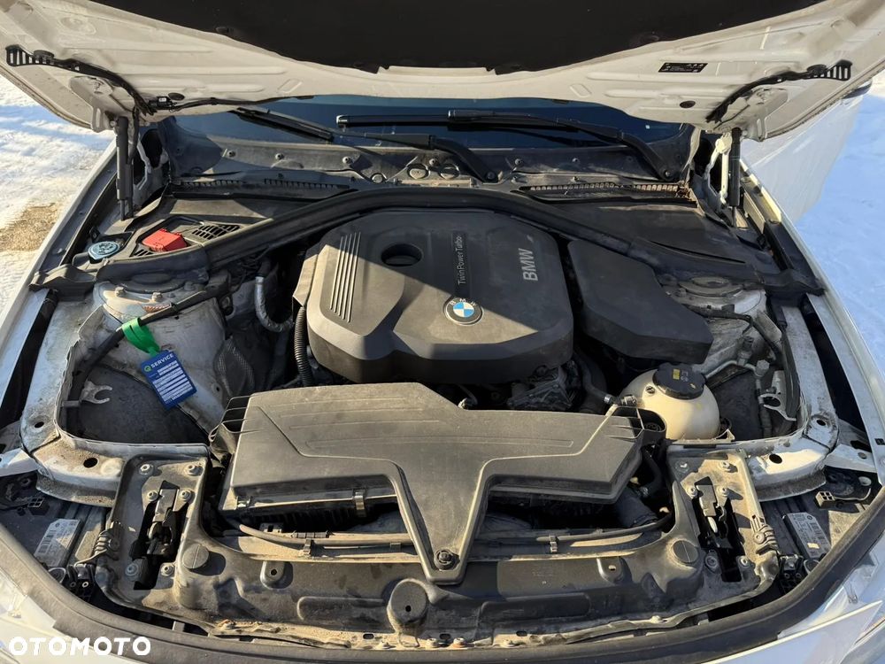 BMW Seria 3 318i Sport Line Shadow - 15