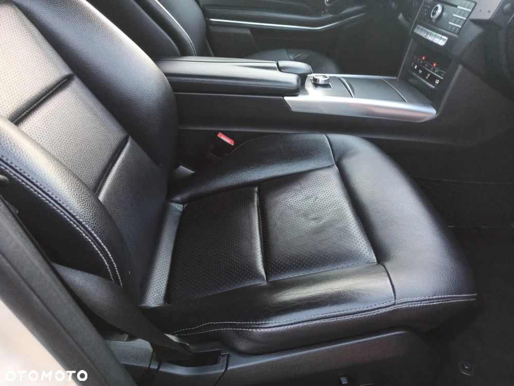 Mercedes-Benz Klasa E 220 BlueTEC 4Matic 7G-TRONIC - 33