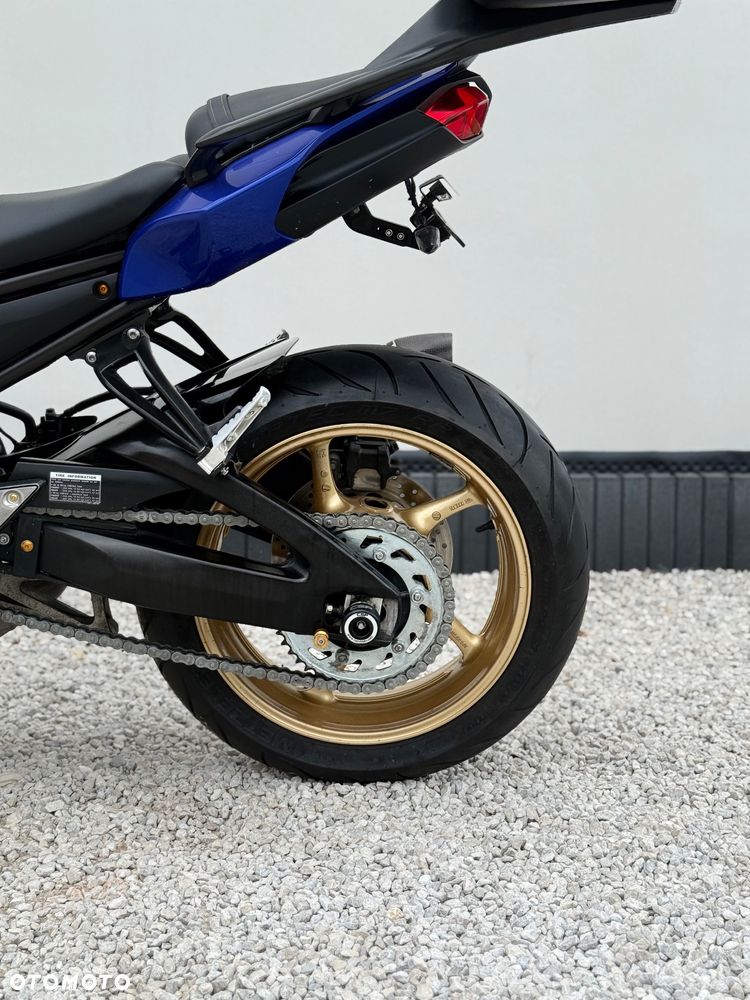Yamaha FZ8 - 10