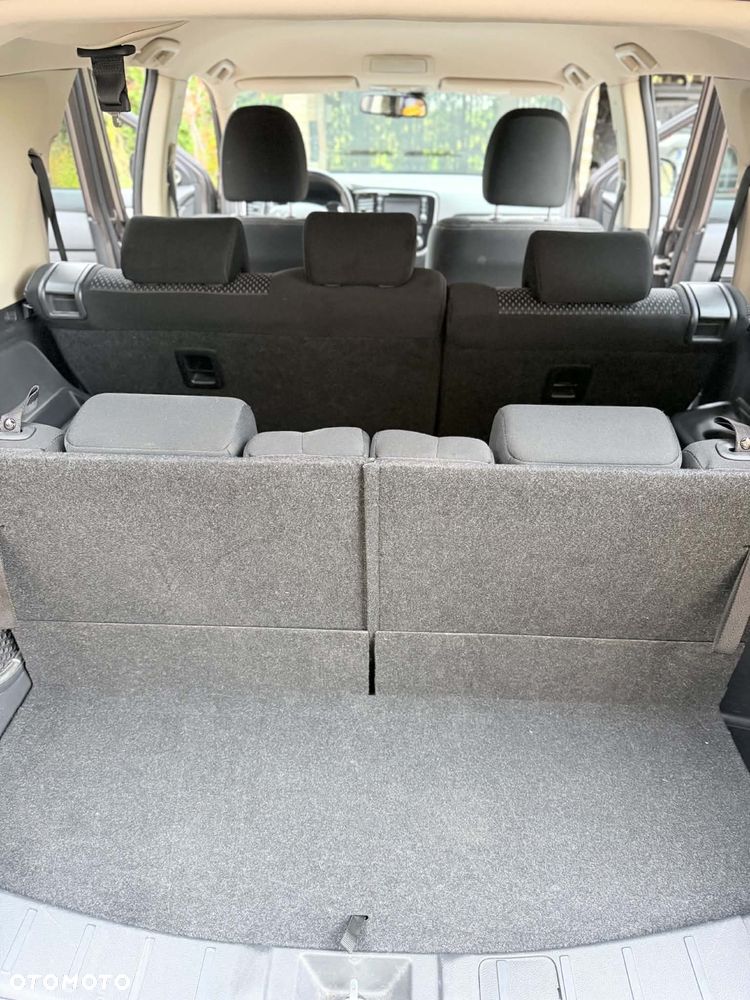Mitsubishi Outlander - 24