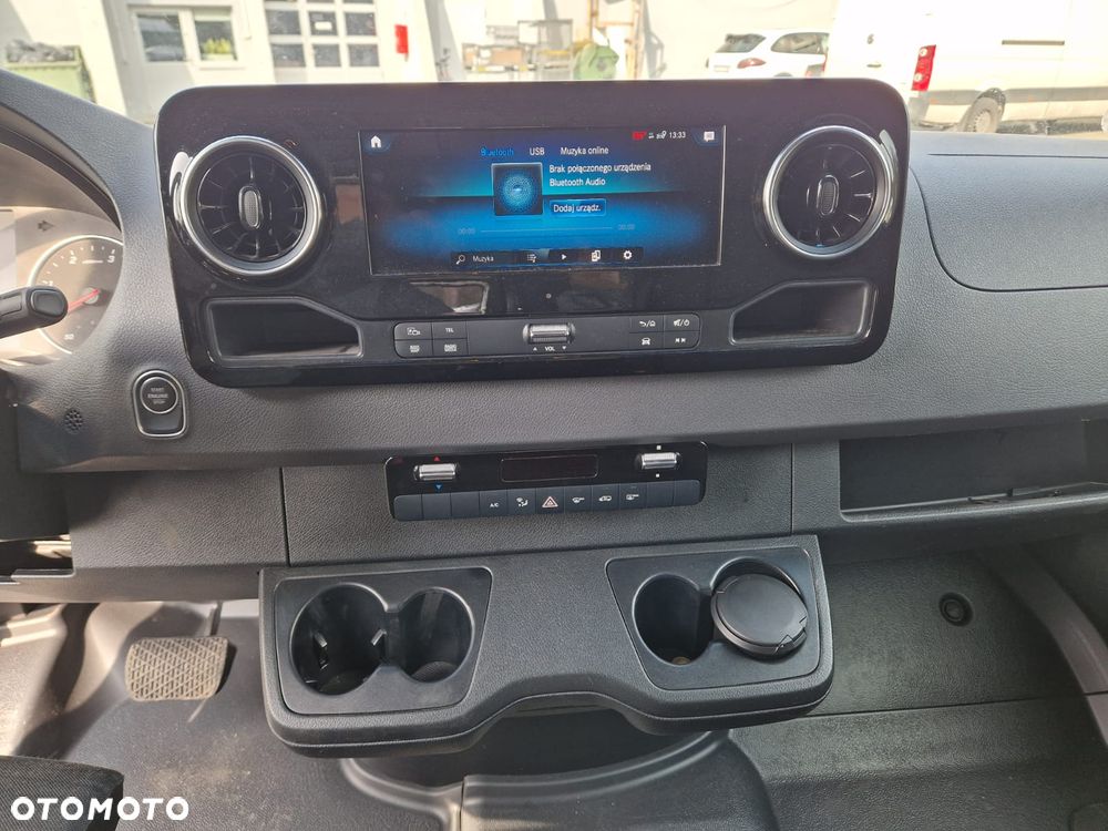 Mercedes-Benz Sprinter - 11