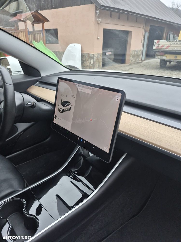 Tesla Model 3 - 16