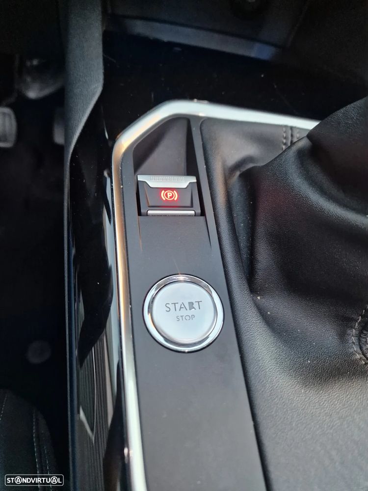 Peugeot 3008 PureTech 130 Stop & Start GPF Allure - 32