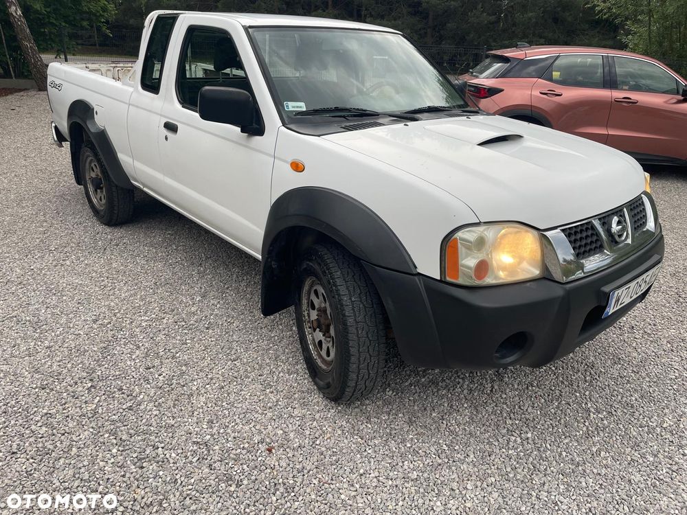 Nissan Pickup - 2