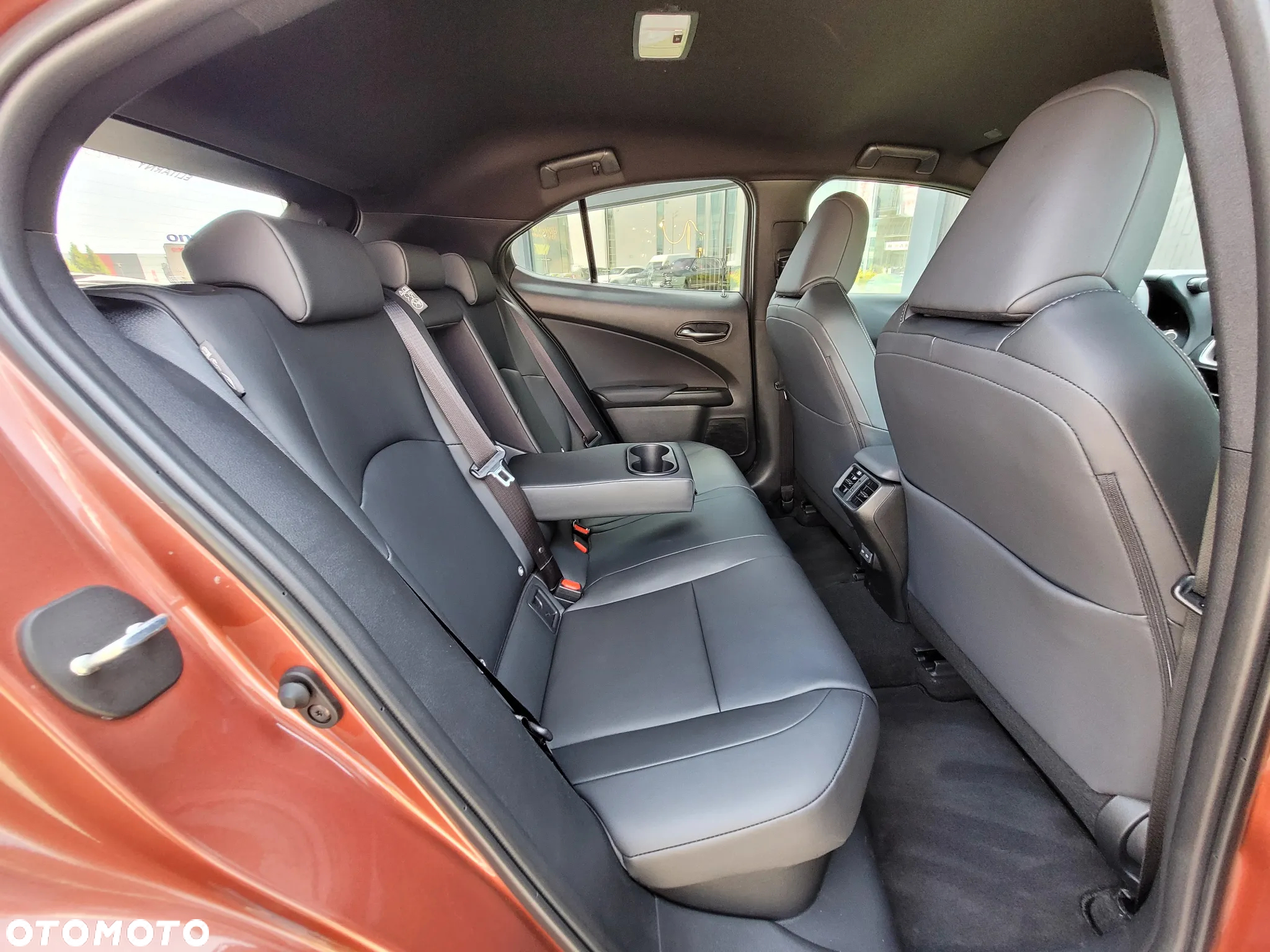 Lexus UX 300h F Sport Design - 15