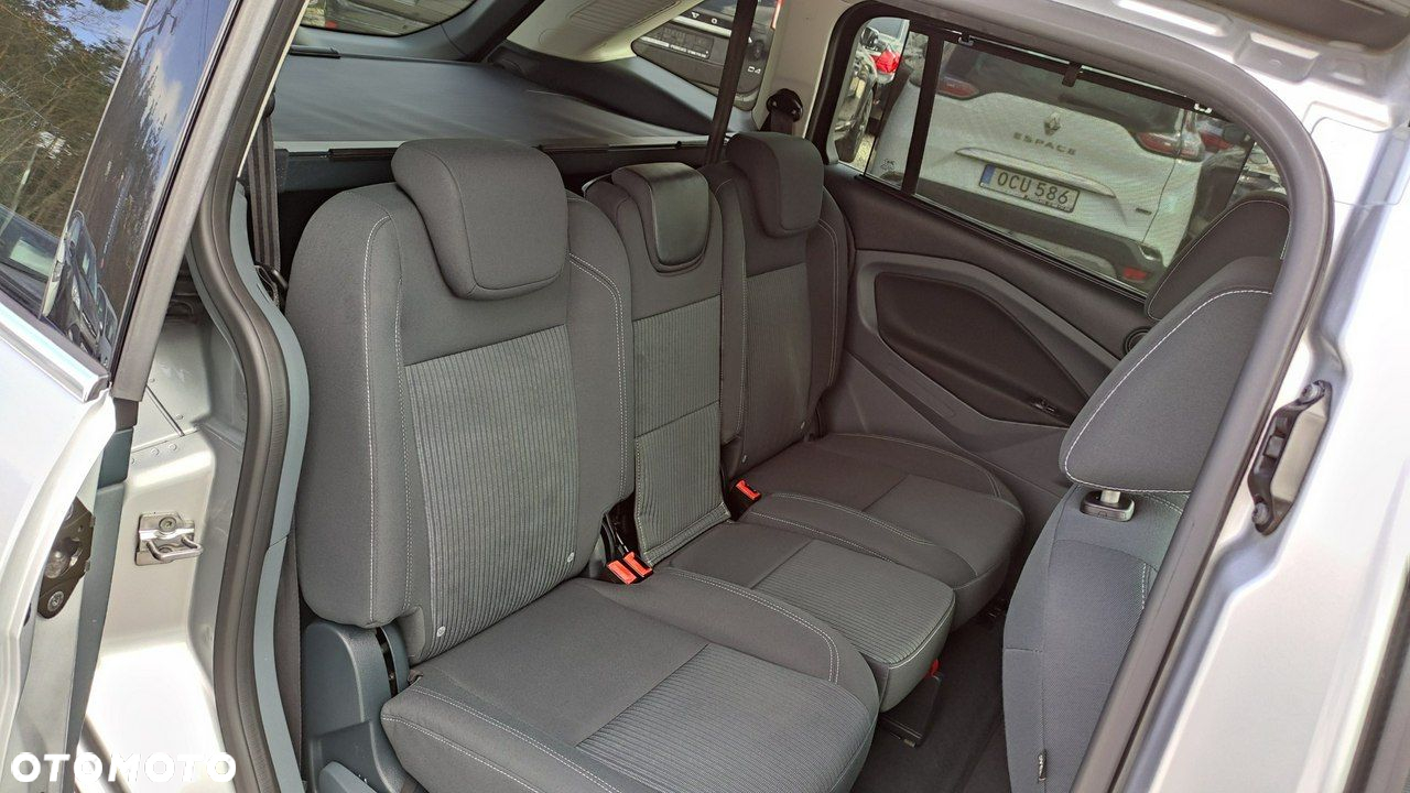 Ford Grand C-MAX - 11