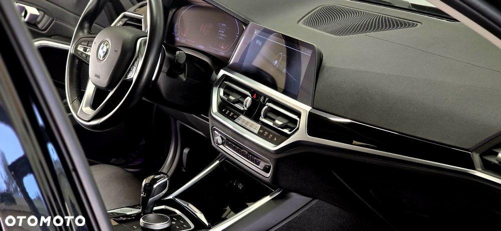 BMW Seria 3 330i Luxury Line - 13