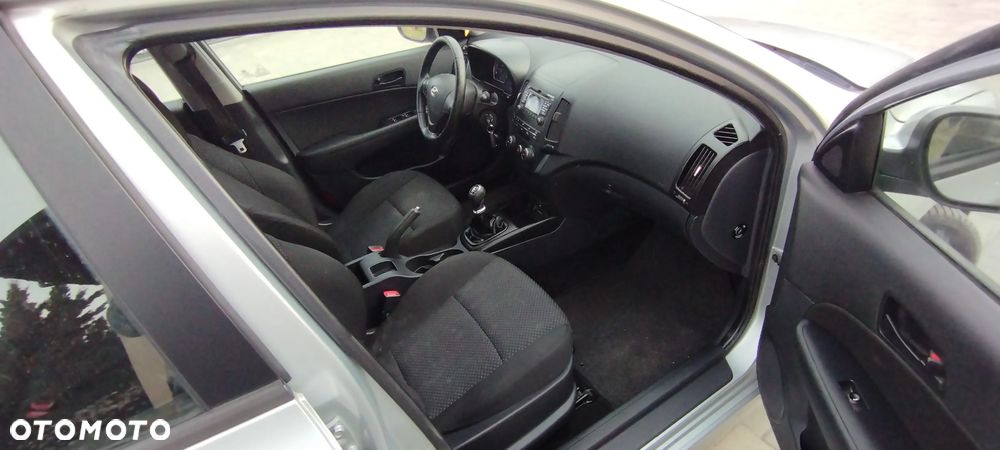 Hyundai i30 i30cw 1.6 CRDi UEFA EURO 2012 Edition - 13