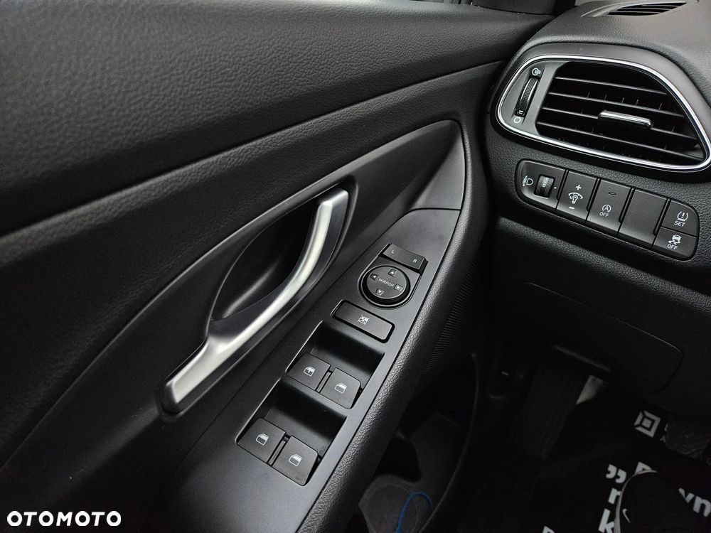 Hyundai i30 1.5 DPI Classic + - 26