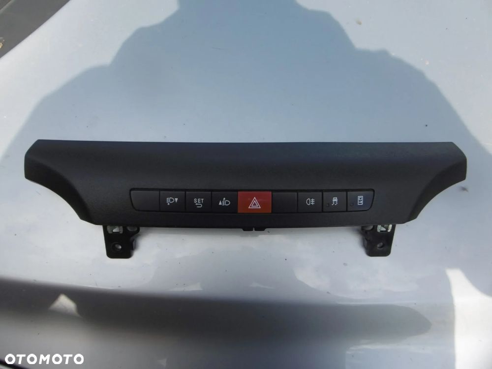 PANEL PRZEŁĄCZNIK ŚWIATEŁ AWARYJNYCH IVECO 2.3 HPI E6