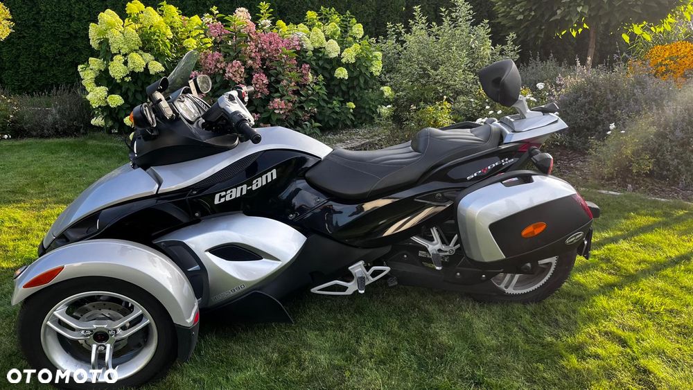 Can-Am Spyder - 1
