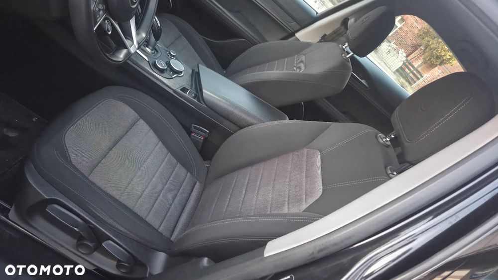 Alfa Romeo Stelvio - 12