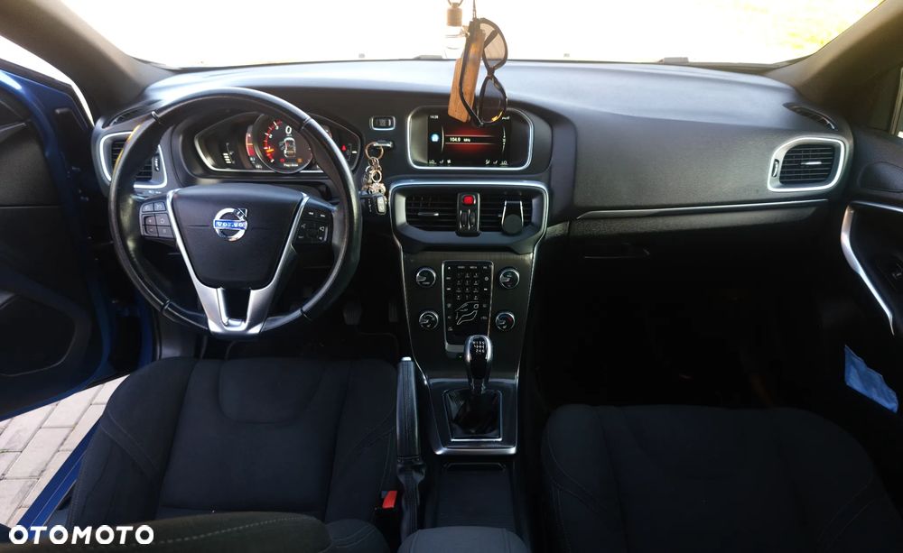 Volvo V40 T2 Momentum - 11