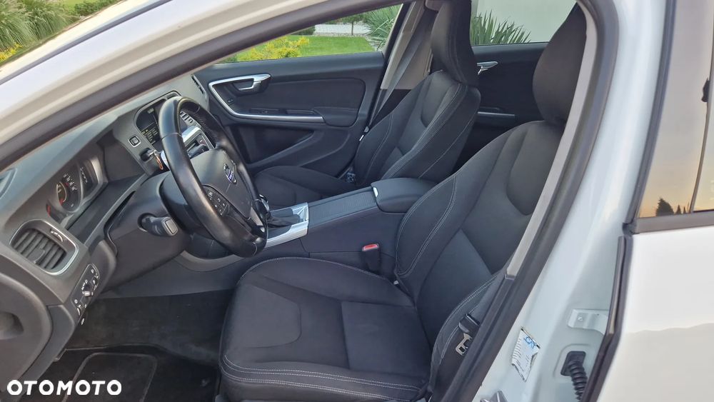 Volvo V60 D2 Momentum - 10
