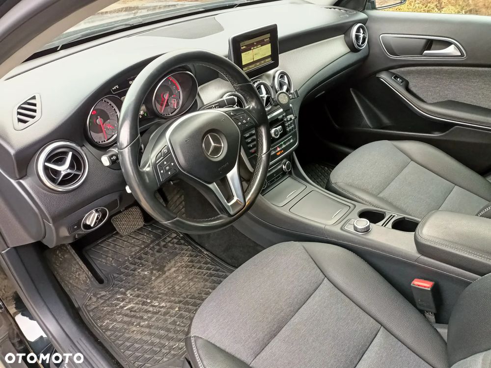 Mercedes-Benz GLA 180 (CDI) d 7G-DCT Urban - 14