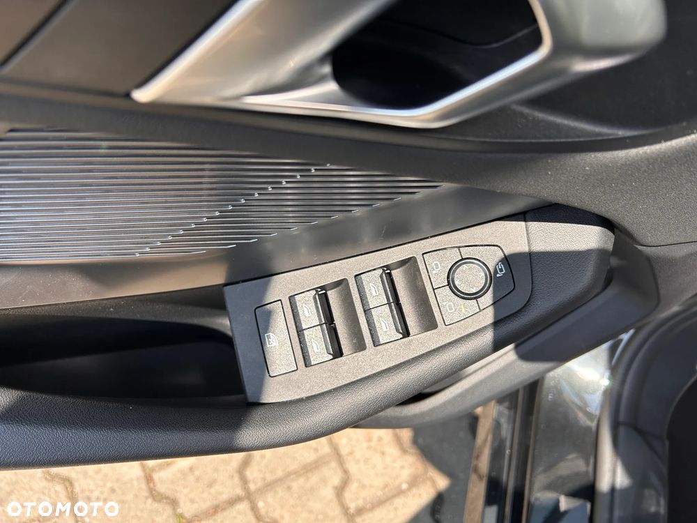 BMW Seria 1 120d mHEV - 15