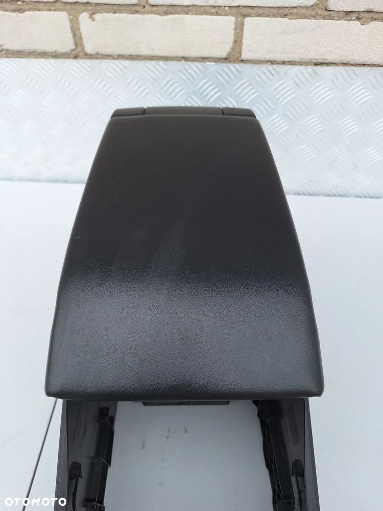 PODŁOKIETNIK TUNEL VOLVO V70 - 4