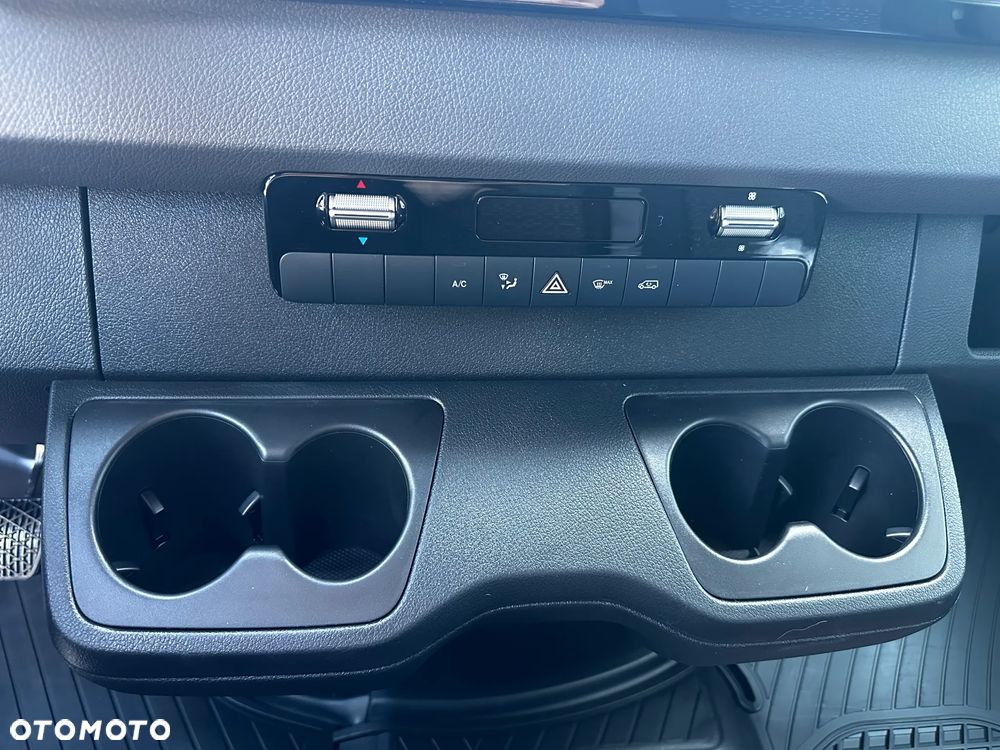 Mercedes-Benz Sprinter - 23