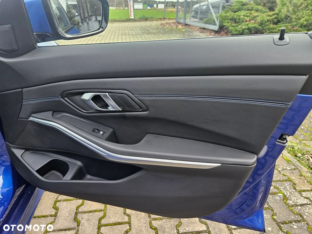 BMW Seria 3 320d xDrive M Sport Shadow - 22