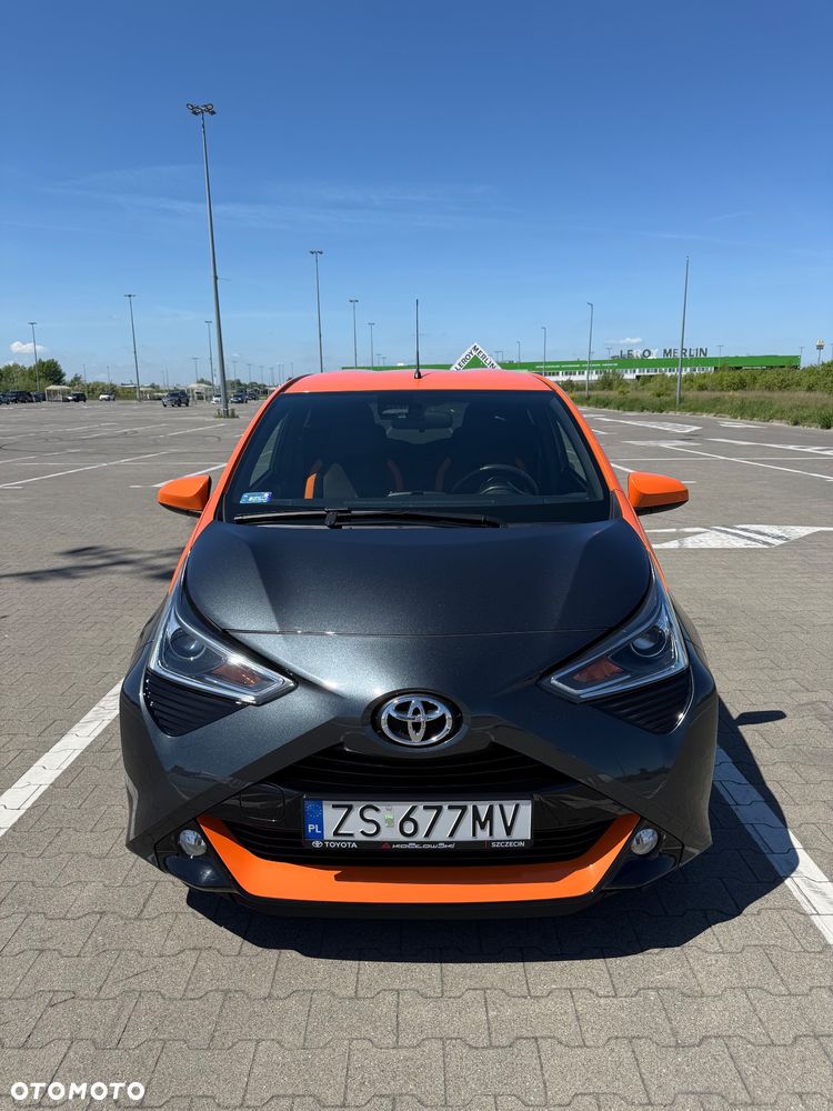 Toyota Aygo x.shift x-play connect - 2