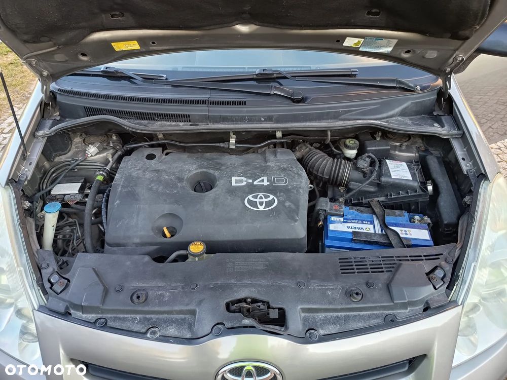 Toyota Corolla Verso 2.2 D-4D - 10