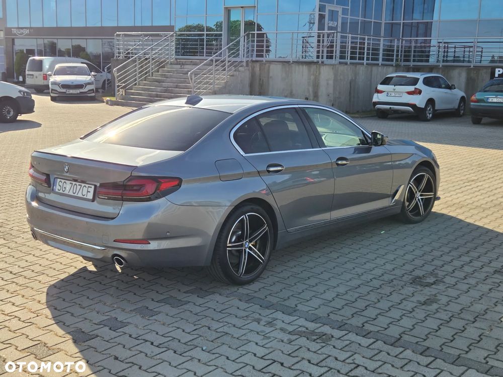 BMW Seria 5 520d xDrive Luxury Line - 2