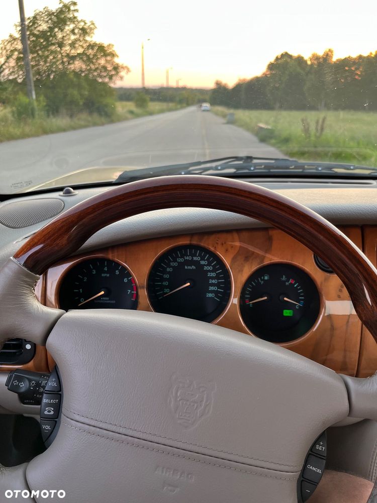 Jaguar XK8 - 33