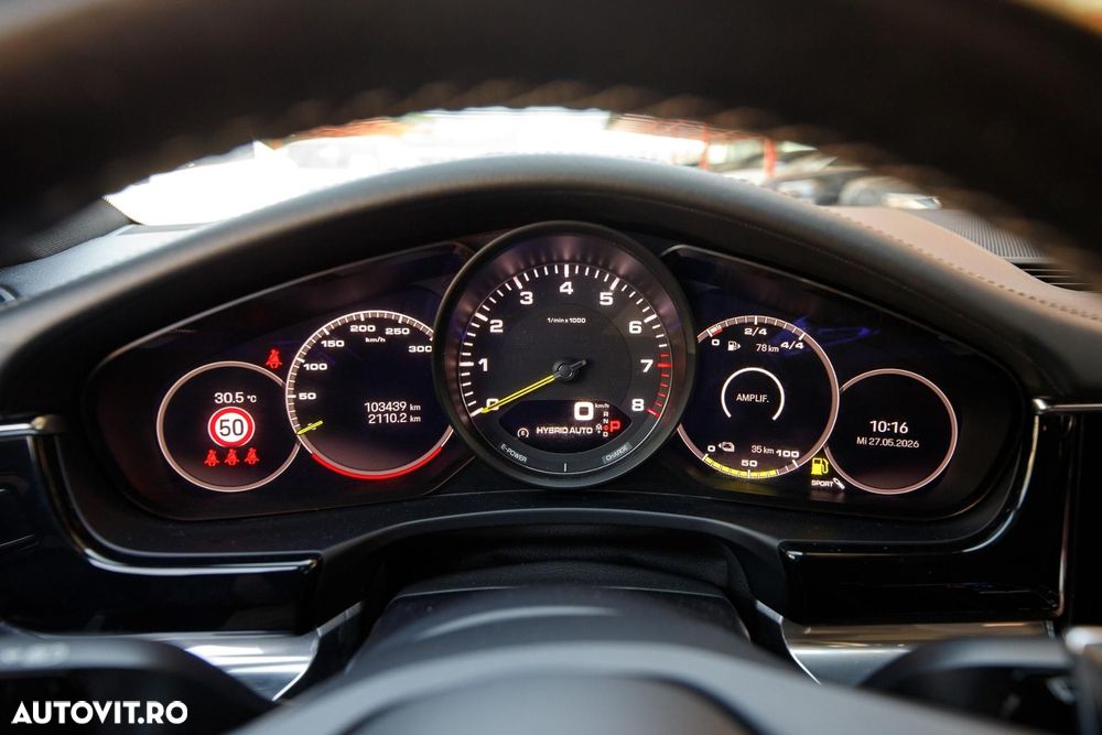 Porsche Panamera - 21