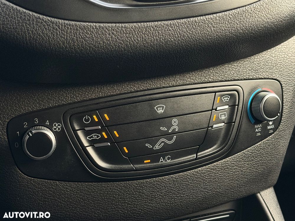 Ford Tourneo Courier 1.0 EcoBoost S&S Trend - 19