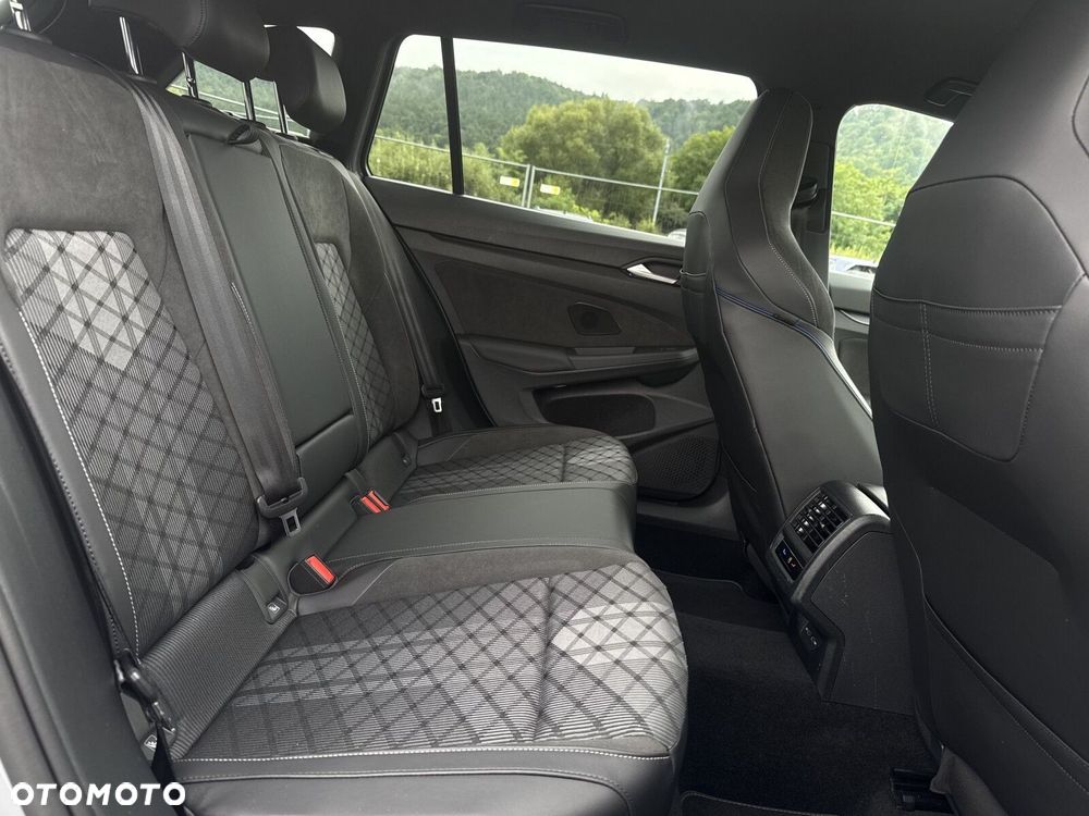 Volkswagen Golf - 32