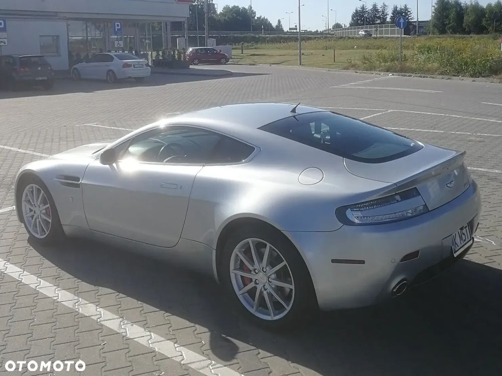 Aston Martin Vantage - 14