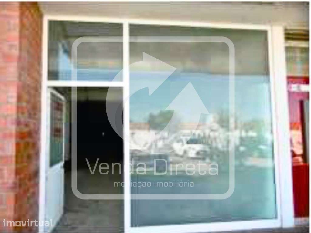 Loja com 225 m² na avenida principal, em Vendas Novas. IMÓVEL DA BANCA - Grande imagem: 3/16